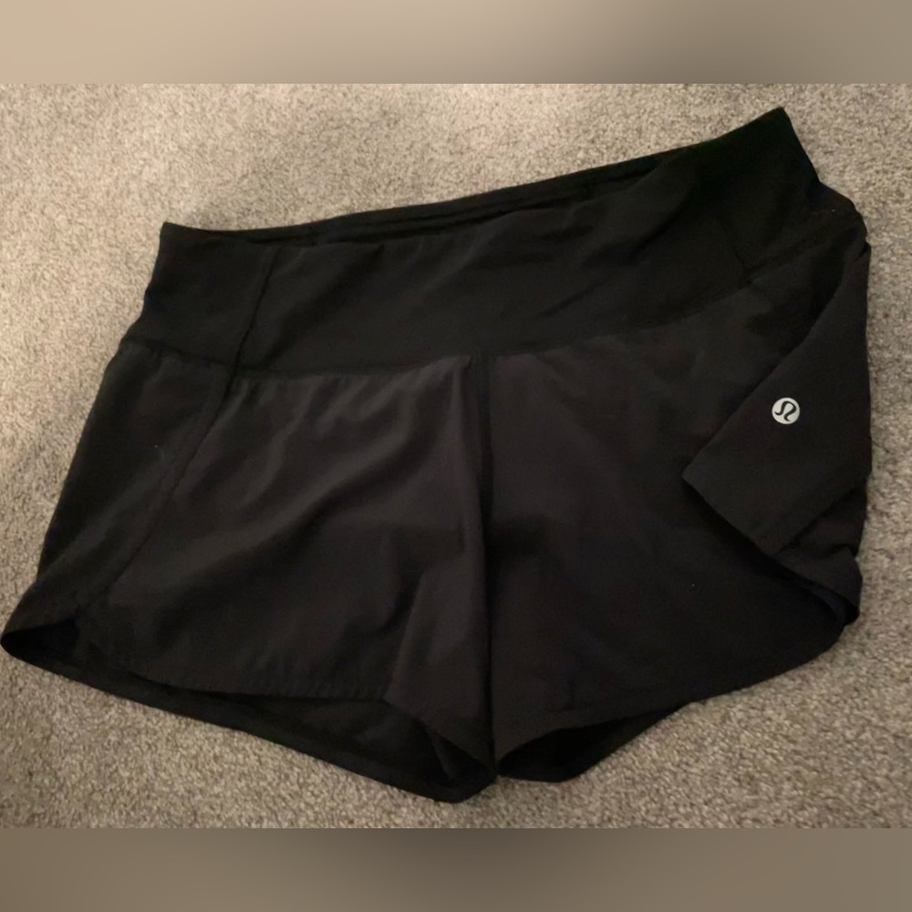 Size 6 lululemon shorts